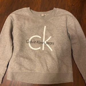 super cute calvin klein crewneck (hardly worn)